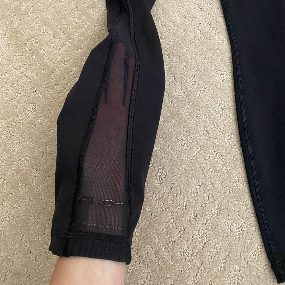 Lululemon 7/8 pant with see through bottom/side - Picture 6 of 6
